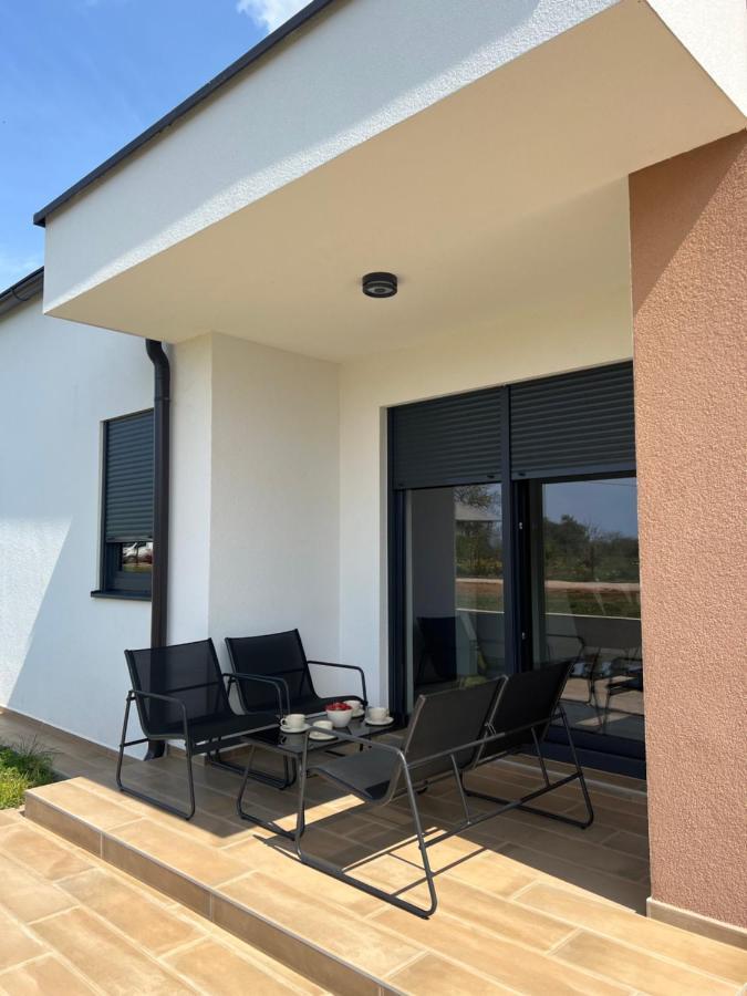 Modern Home Ula Brtonigla Exteriör bild