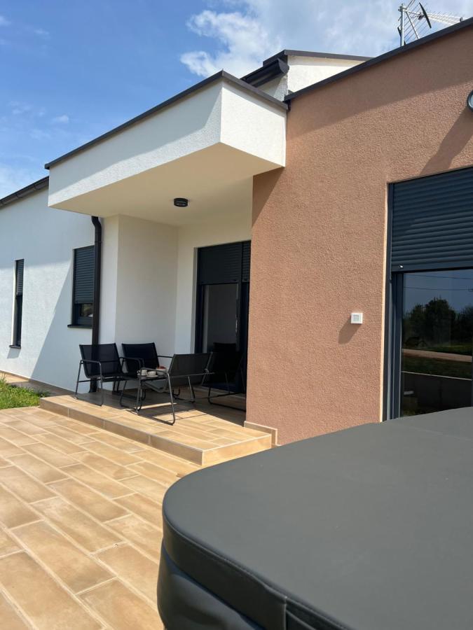 Modern Home Ula Brtonigla Exteriör bild